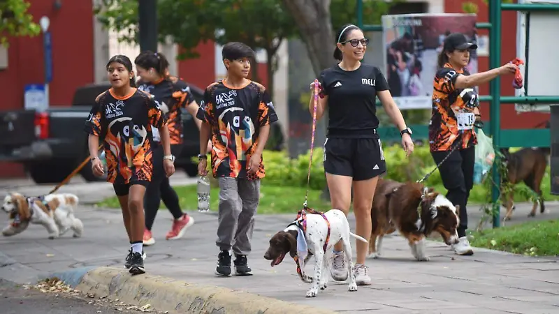 Lomitos protagonizan carrera con causa en apoyo a Huellitas Durango